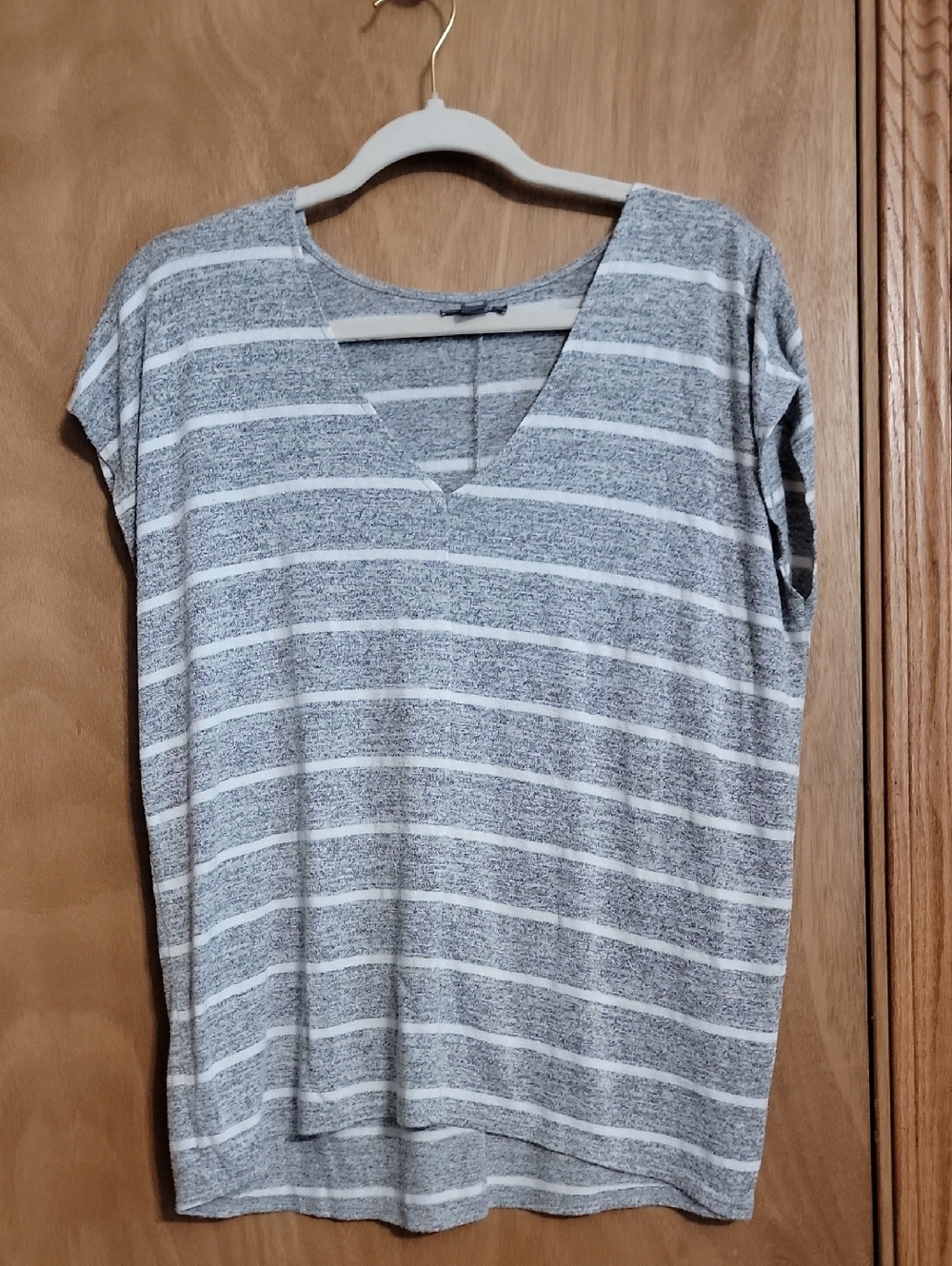 Market & Spruce Gray and White Striped V-Neck Short Sleeve Tee